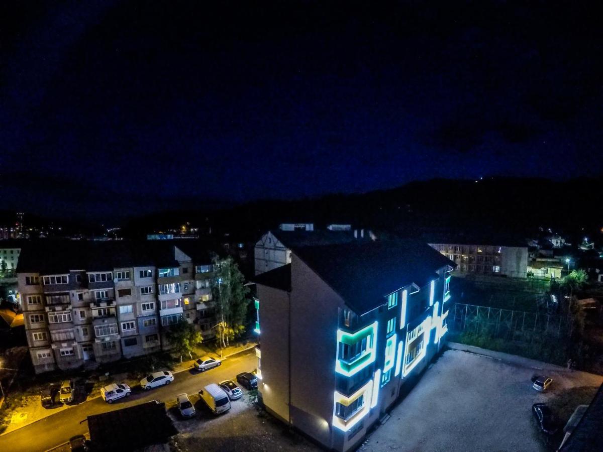Straja Apart Lupeni  Exterior photo